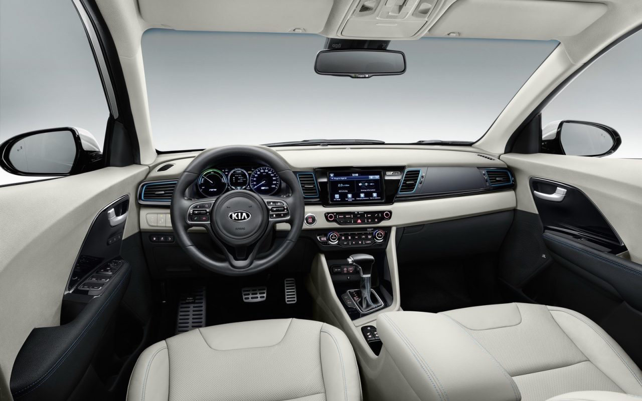 kia-niro-hybrid-2017-suv-drive